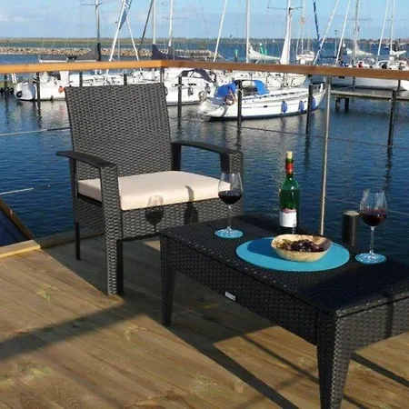 Hausboot Lasse Πλωτό κατάλυμα Heiligenhafen